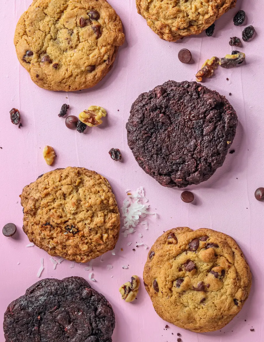 Oatmeal cookies with raisins and chocolate